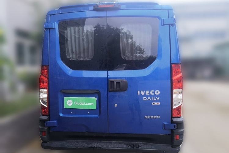 Used Iveco Eurocargo 2018 2.3T Short-Wheelbase Low-Roof Multi-Purpose Van with Side Sliding Door F1A