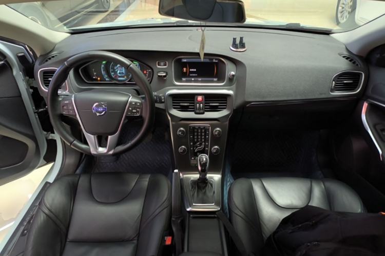 Used Volvo V40 2014 2.0T Zhiya Edition
