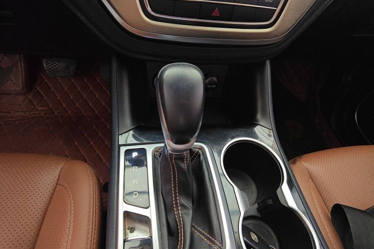 Used Changan CS95 2017 2.0T Two-Wheel Drive Zhiyuan Edition
