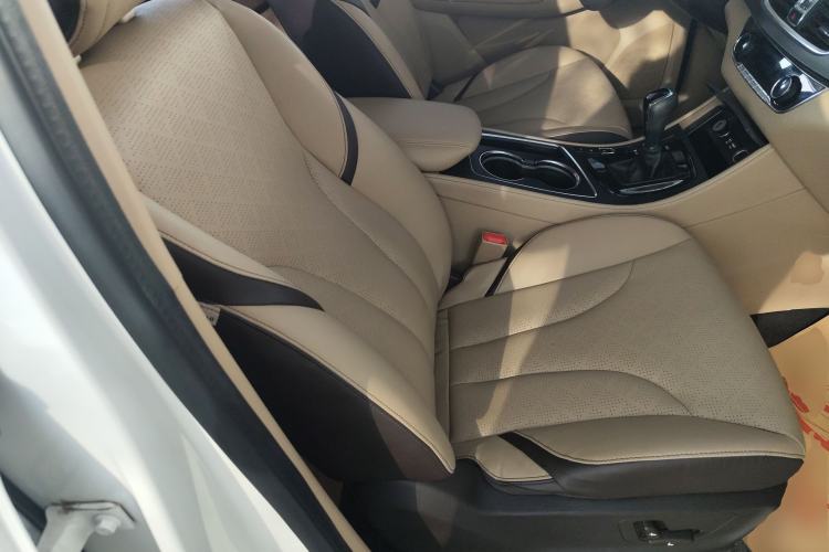 Used Baojun 730 2017 1.8L iAMT Prestige Version 7 Seats Right Front Seat