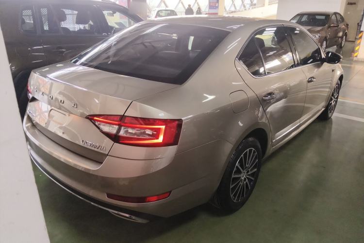 Used Skoda Octavia 2019 1.5L Automatic SmartDrive Comfort Edition China VI Standard