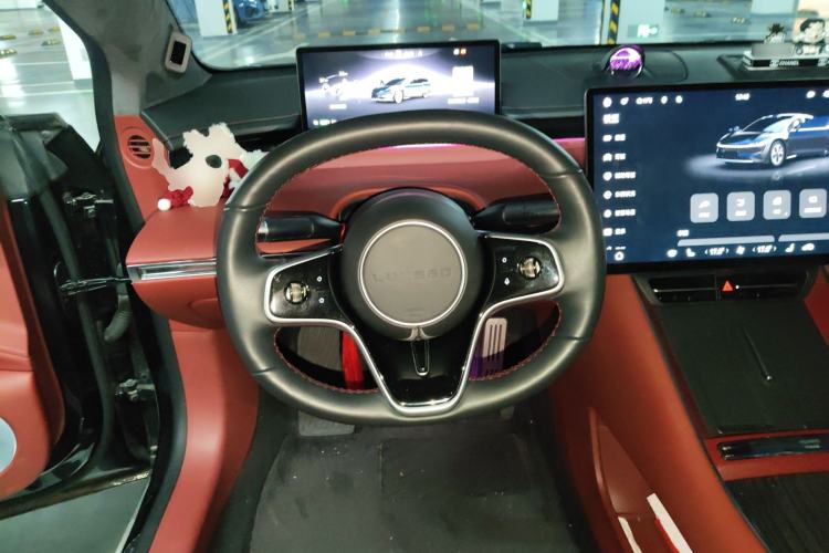 Used Hima Luxeed S7 2025 855 km Max
