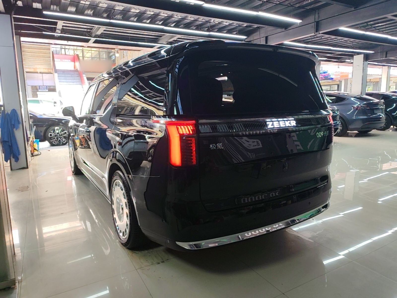 Zeekr 009 2024 GAC Trumpchi — снимка 4
