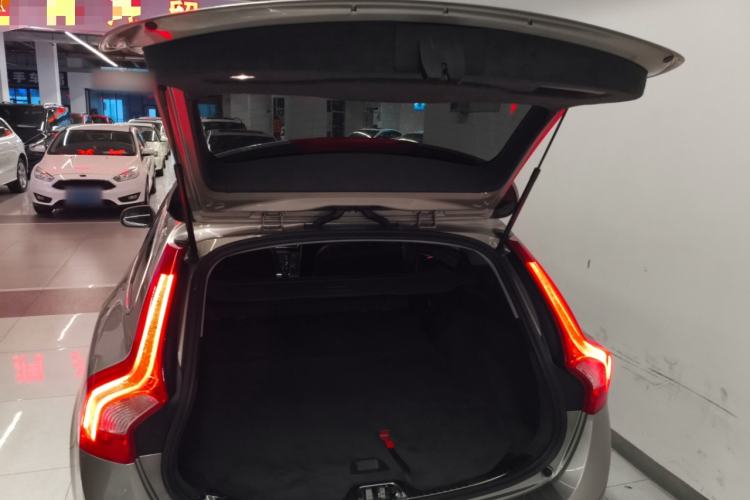 Used Volvo V60 2015 T5 Zhiya Edition
