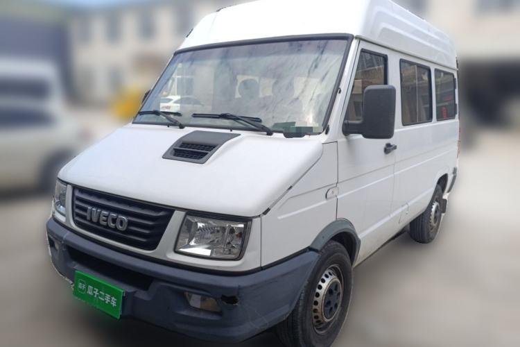 Used Iveco Daily 2017 2.5T A35 Passenger Van 5-7 Seats Model 47Z5