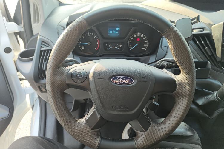 Used Ford Transit 2019 2.0T Diesel Van Mid-Chassis Mid-Roof 3-Seater China VI Standard
