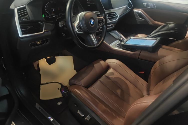 Used BMW X6 2022 Second Facelift xDrive40i M Sport Package Left Front Seat