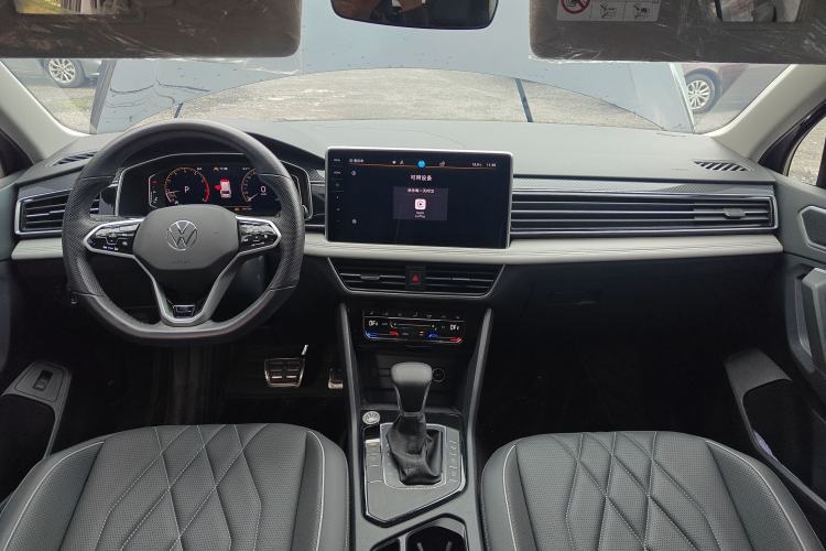 Used Volkswagen Tiguan L 2023 Restyled 330TSI Automatic Two-Wheel Drive R-Line Enhanced Comfort Version Center Console