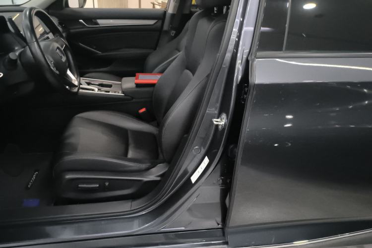 Used Honda Accord 2022 260TURBO Luxury Edition Left Front Seat
