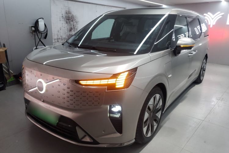 Used Volvo EM90 2025 Ultra Six-Seater