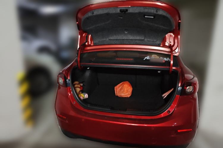 Used Mazda 3 Axela 2014 Sedan 1.5L Automatic Comfort Model