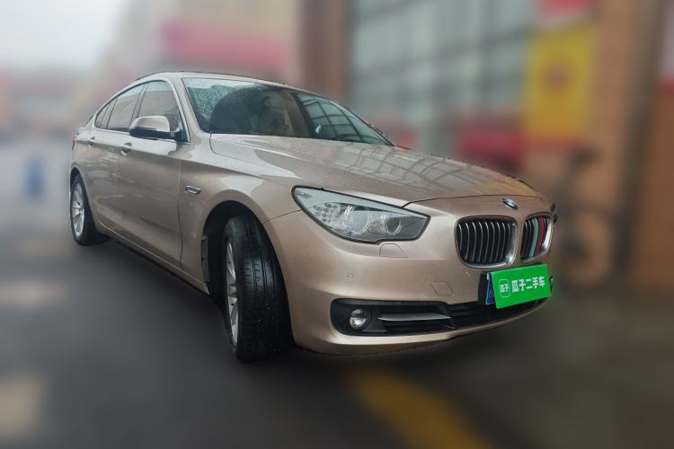 Used BMW 5 Series GT 2014 528i Leading Model Front Right 45 Deg