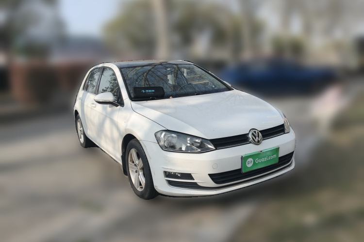 Used Volkswagen Golf 2016 230TSI Automatic Comfort Version Front Right 45 Deg