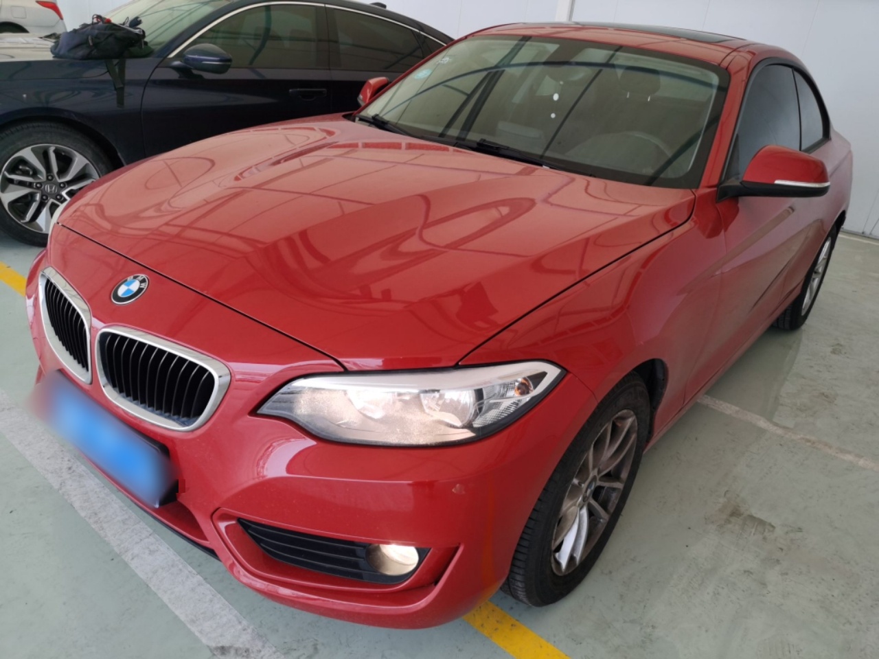 تحت مقدمة السيارة