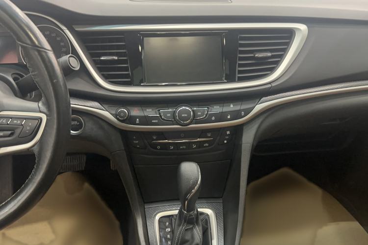 Used Buick Excelle GX 2018 18T Automatic Flagship Model Audio And AC Panel