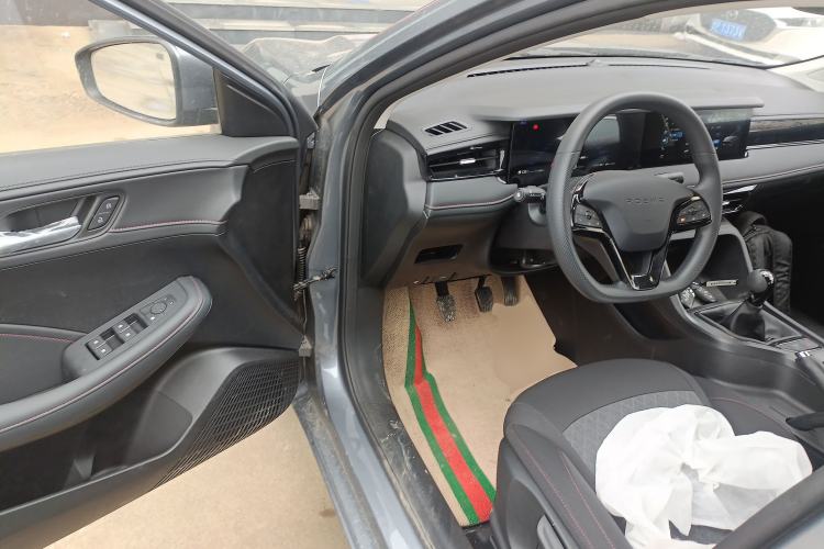 Used Roewe i5 2026 Model 1.5L Manual Comfort Version
