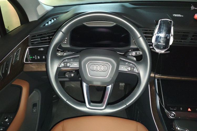 Used Audi Q7 2022 55 TFSI quattro S line Sport model Steering Wheel