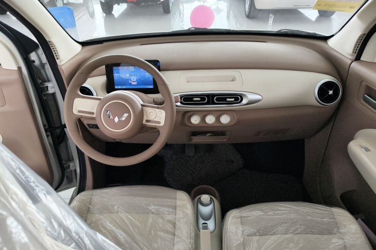 Used Wuling Hongguang MINIEV 2025 Four-Door Version Advanced Edition Center Console