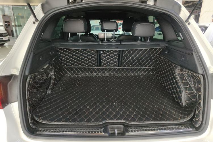 Used Mercedes-Benz GLC 2018 Facelift GLC 260 4MATIC Luxury Edition
