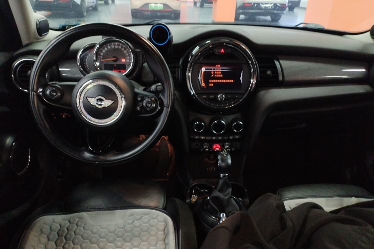 Used MINI 2015 1.5T COOPER Excitement Five-Door Edition Center Console