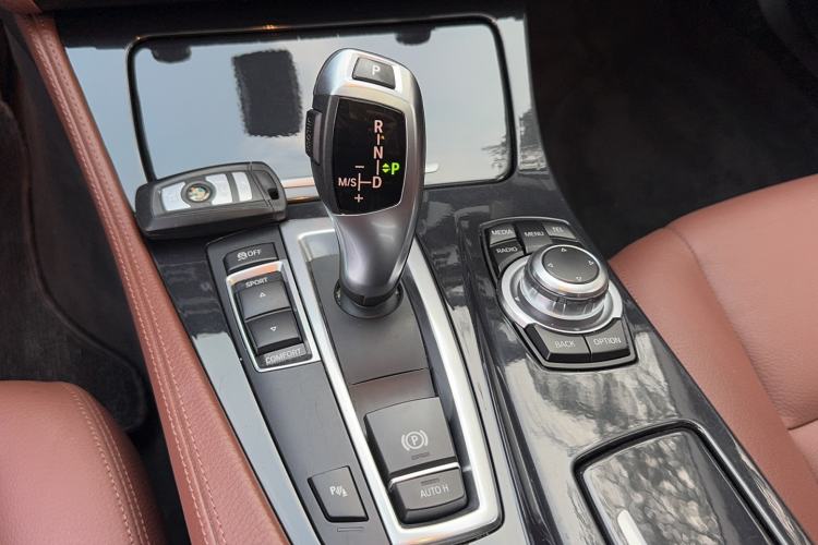 Used BMW 5 Series 2014 520Li Elegant Model
