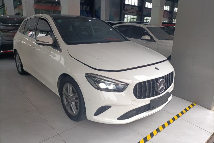 Used Mercedes-Benz B-Class 2020 B 200 Sport Edition Front Right 45 Deg