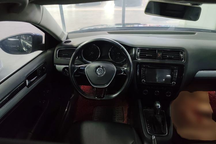 Used Volkswagen Sagitar 2015 230TSI Automatic Comfort Version Steering Wheel