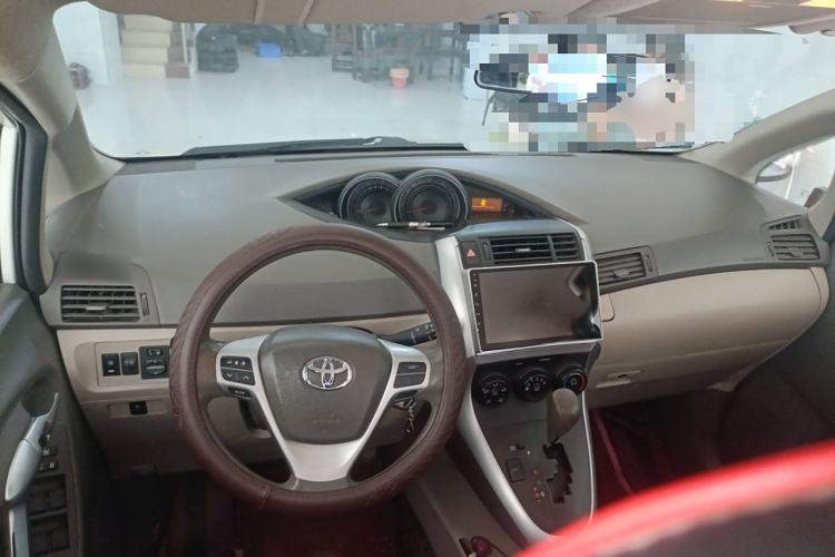 Used Toyota Verso 2015 180E CVT Crossover Edition Center Console