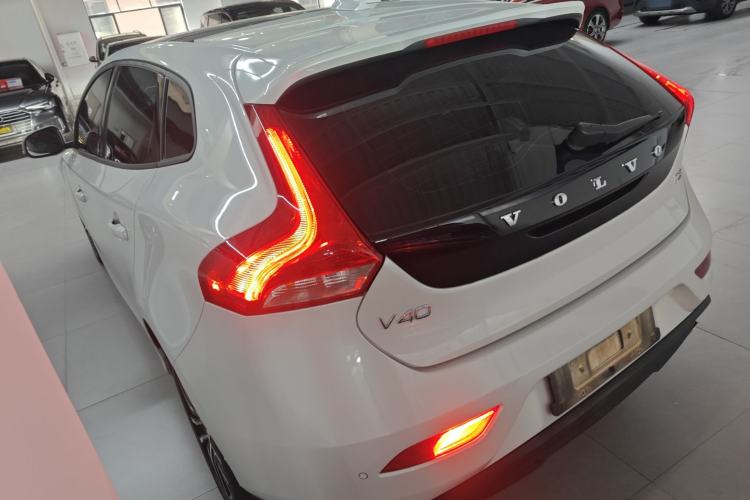 Used Volvo V40 2017 T3 Zhiyi Edition
