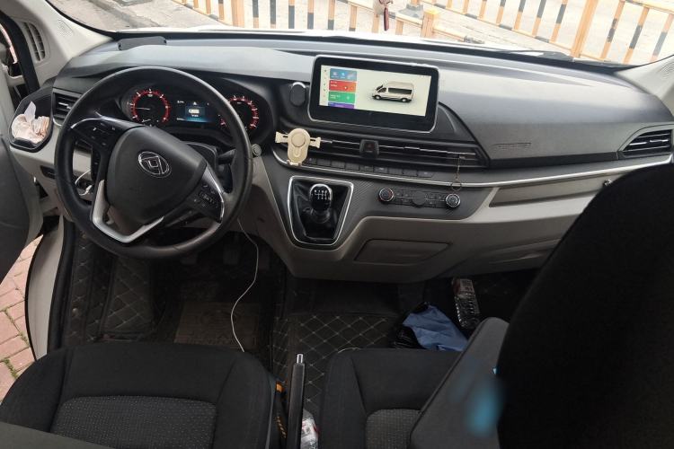 Used SAIC MAXUS Xintu V90 2020 2.0T Manual Yunjie Version Front-Wheel Drive with Single Rear Tire Short Wheelbase Mid-Height Design 6-Seater Interior 2