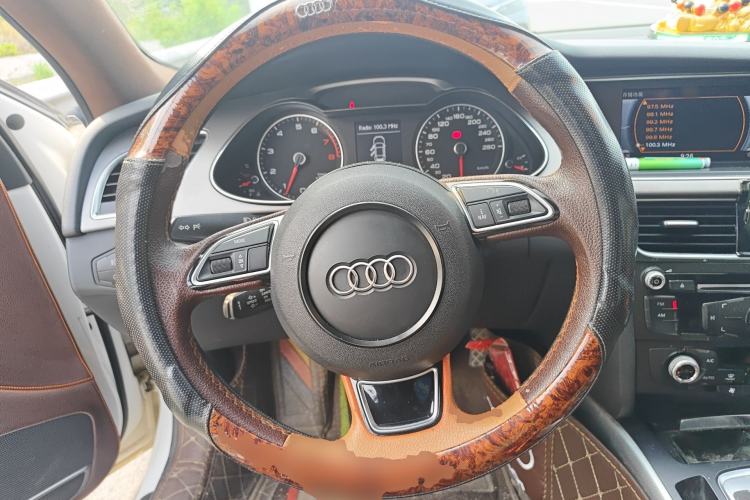 Used Audi A4L 2016 35 TFSI Collector's Edition Automatic Standard Model Steering Wheel