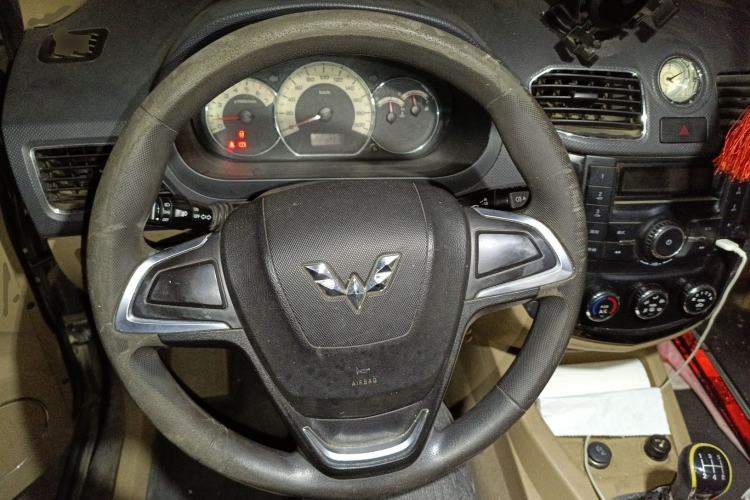 Used Wuling Hongguang 2014 1.2L S Comfort Model China IV
