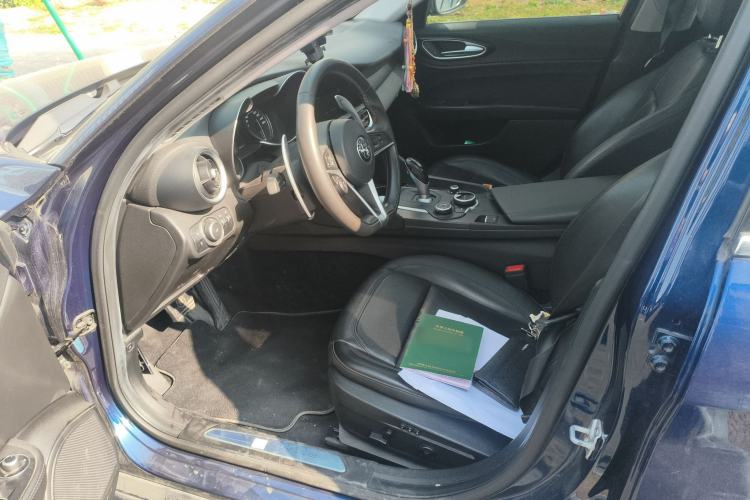 Used Alfa Romeo Giulia 2017 2.0T 280HP Luxury Edition
