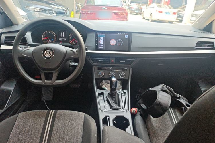 Used Volkswagen Lavida 2018 1.5L Automatic Fashion Edition China V Standard Center Console