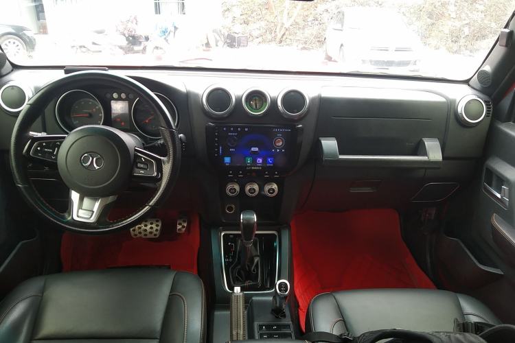 Used BAIC Off-Road BJ40 2016 2.3T Automatic Four-Wheel Drive Premium Edition Center Console