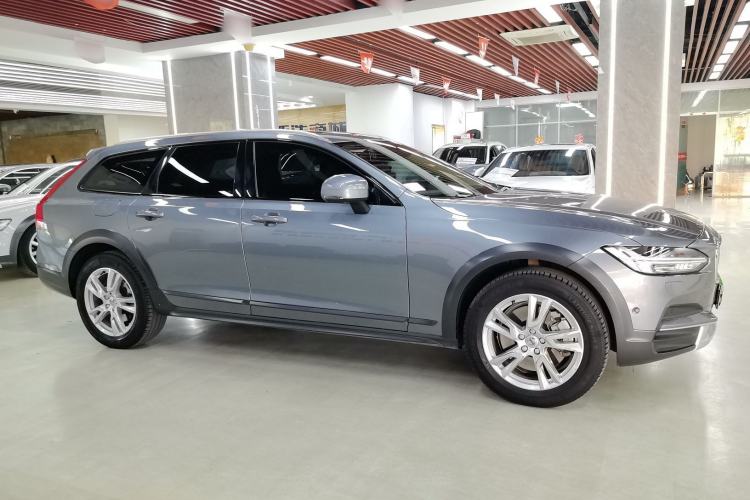 Used Volvo V90 2017 Cross Country T5 AWD Smart Range Edition