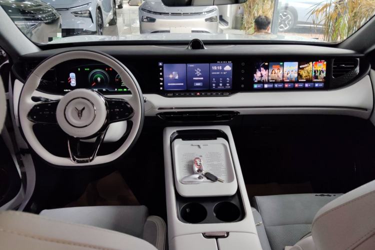 Used VOYAH FREE 2025 318 318 km Rear-Drive Touring Edition Center Console