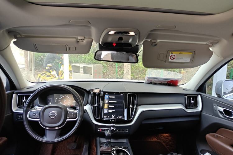 Used Volvo XC60 2019 T5 4x4 Smart Edition China VI Standard Interior 2