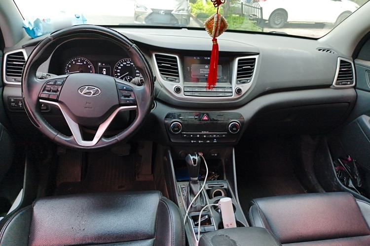Used Hyundai Tucson 2015 1.6T Dual-Clutch Two-Wheel-Drive Smart Model Center Console
