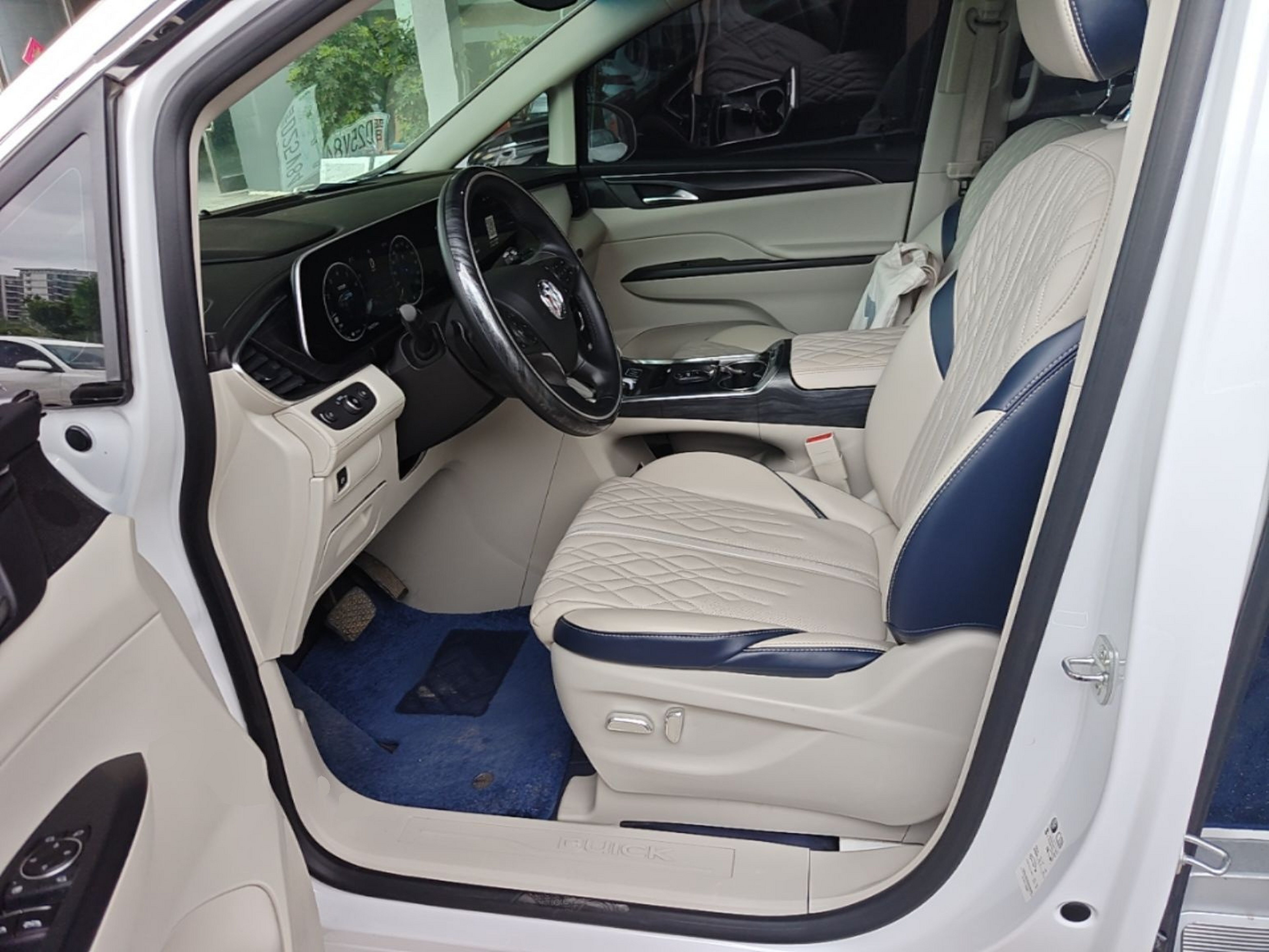 Vordere Reihe im Auto