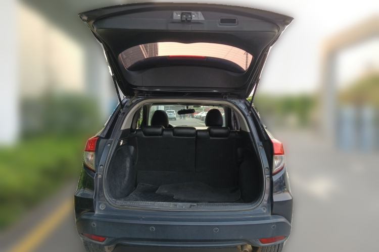 Used Honda Vezel 2020 1.5L CVT Elite Edition Trunk