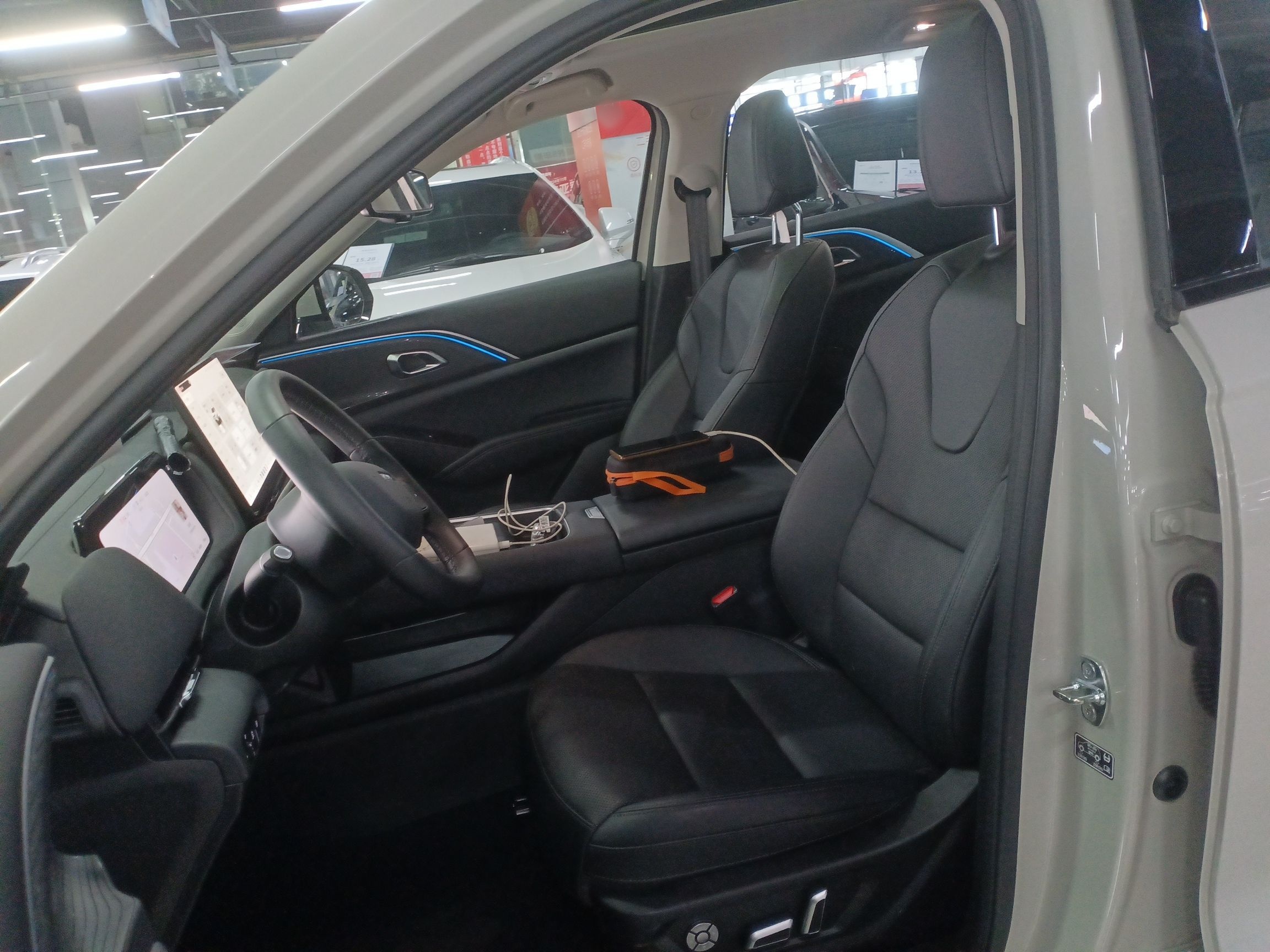 المقاعد الأمامية داخل السيارة