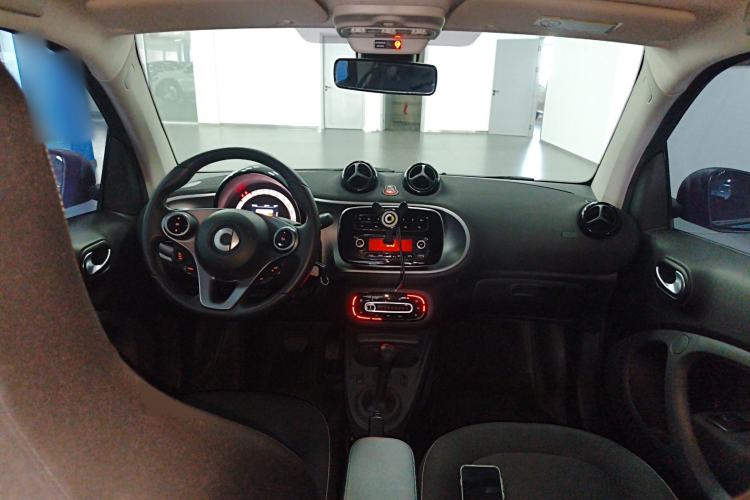 Used smart fortwo 2019 0.9T 66kW Hardtop Wind Power Edition China VI Center Console