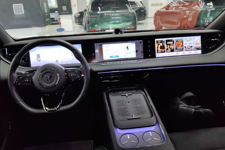 Used VOYAH FREE 2025 318 259 km All-Wheel-Drive Exploration Edition
