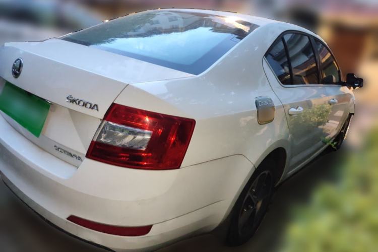 Used Skoda Octavia 2015 1.6L Automatic Yijie Edition Rear Right 45 Deg