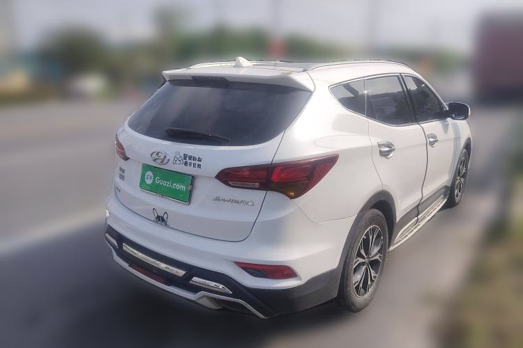 Used Hyundai Santa Fe 2017 2.0T Automatic Two-Wheel Drive Smart Version 7 Seats
