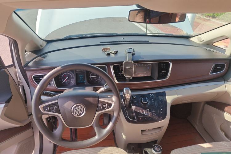 Used Buick GL8 2018 28T Comfort Model China VI Standard Center Console