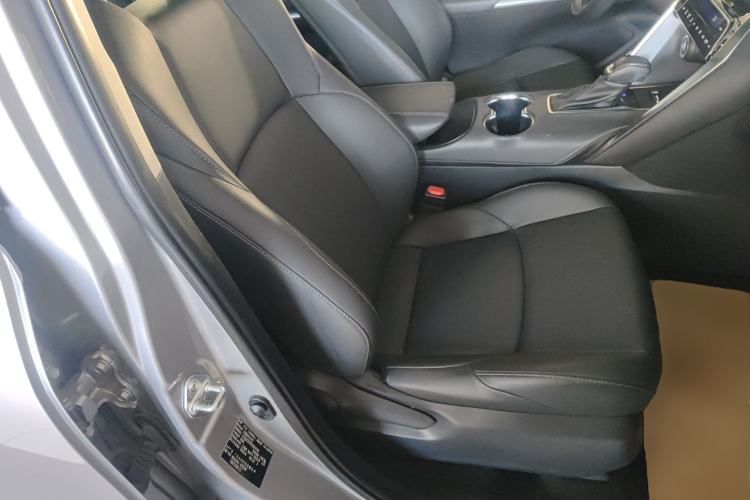 Used Toyota Venza 2023 2.0L CVT Two-Wheel Drive Luxury Edition