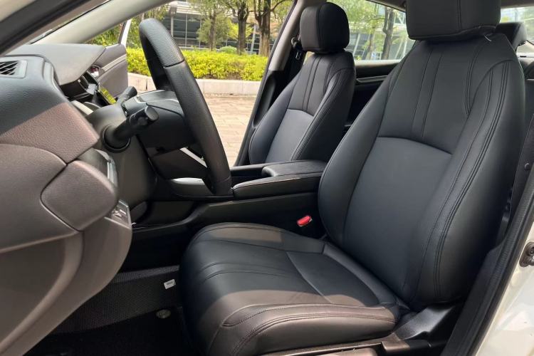 Used Honda Civic 2016 220TURBO CVT Luxury Edition Interior 3