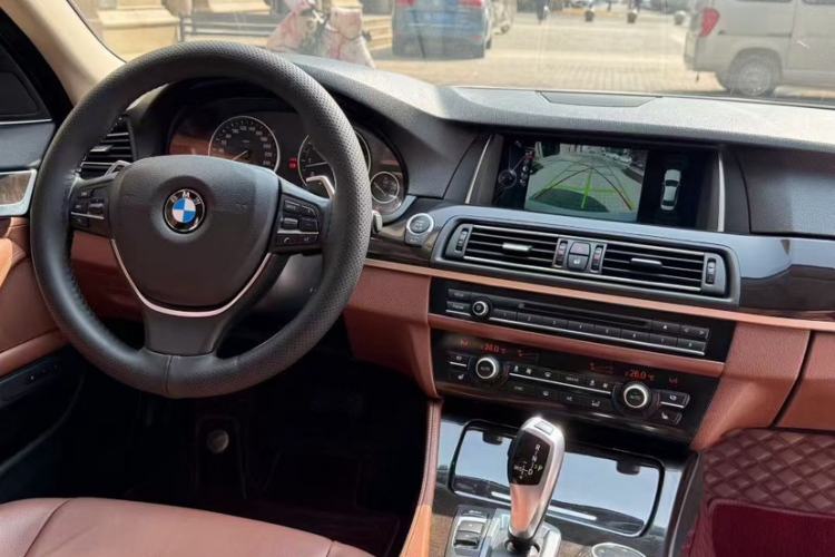 Used BMW 5 Series 2014 535Li Leading Model Interior 3